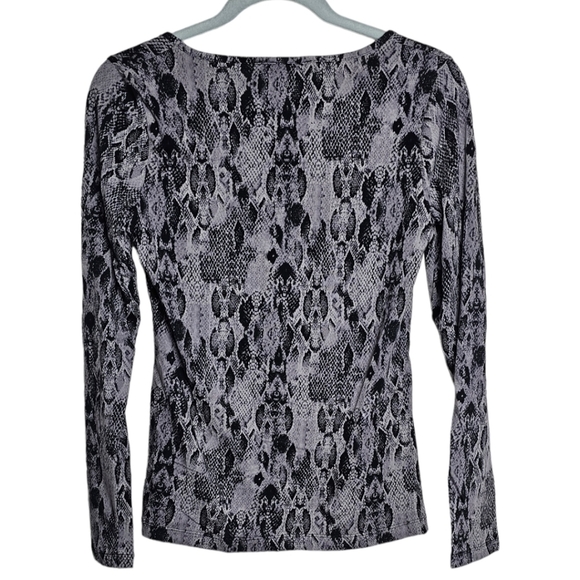 Jones New York Women's Gray Black Snake Print Top Size Small Long Sleeve Tee - Picture 3 of 7